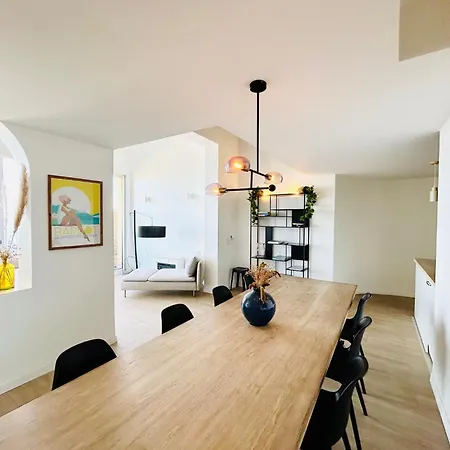 Magnificent 140 Sqm Duplex With Panoramic Sea View شقة
